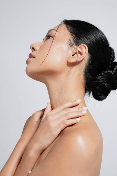 How to Lose Face Fat: Simple and Effective Steps woman showing off her jaw line